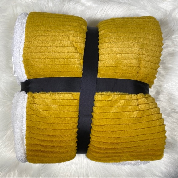 ⭐️SALE⭐️Mustard Striped Micromink Sherpa - Picture 2 of 3